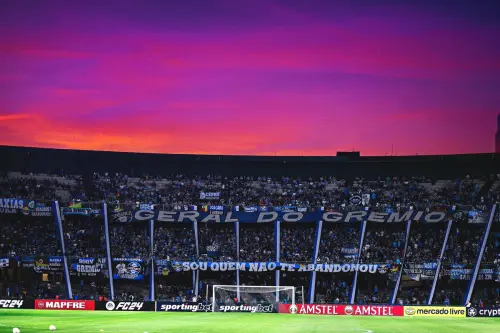 Ingressos e transporte gratuitos: Grêmio mobiliza torcida em busca da recuperação