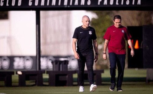 Julio Cesar assume novo cargo no Corinthians após saída de Marcelo Paz