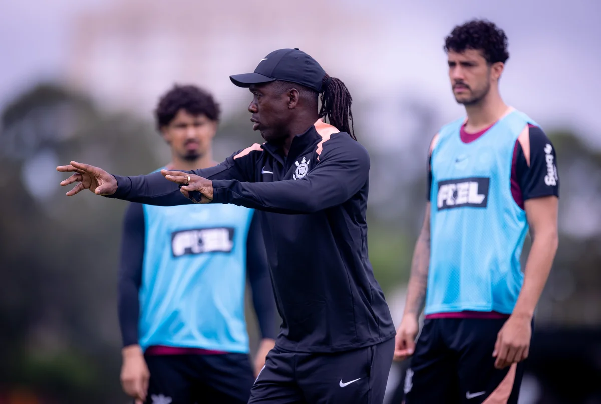Muda tudo: Seedorf transforma ambiente no Corinthians e reativa confiança do elenco