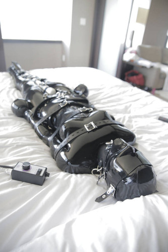 strapping caroline by dllcc dmseemx 375w 2x.jpg