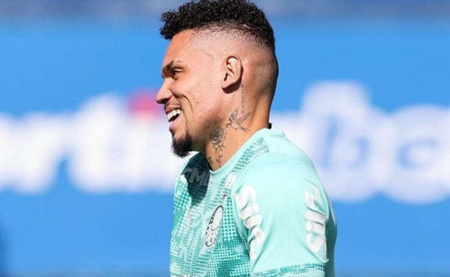 Paulinho avança em transição física e ganha data para voltar ao time