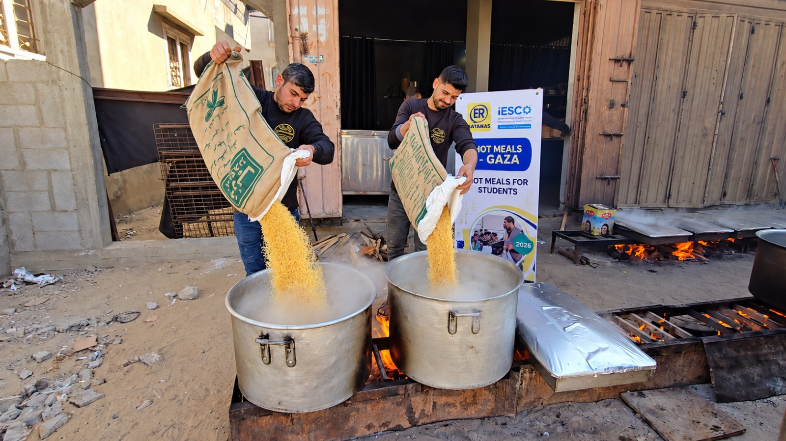Freshly prepared hot meals in Gaza