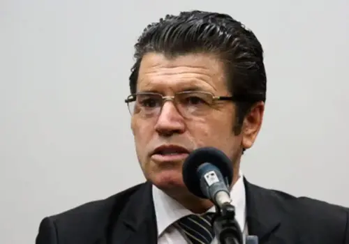 Victório Galli, ex-assessor de Bolsonaro, foi autor do projeto que buscava reduzir título de Nossa Senhora Aparecida
