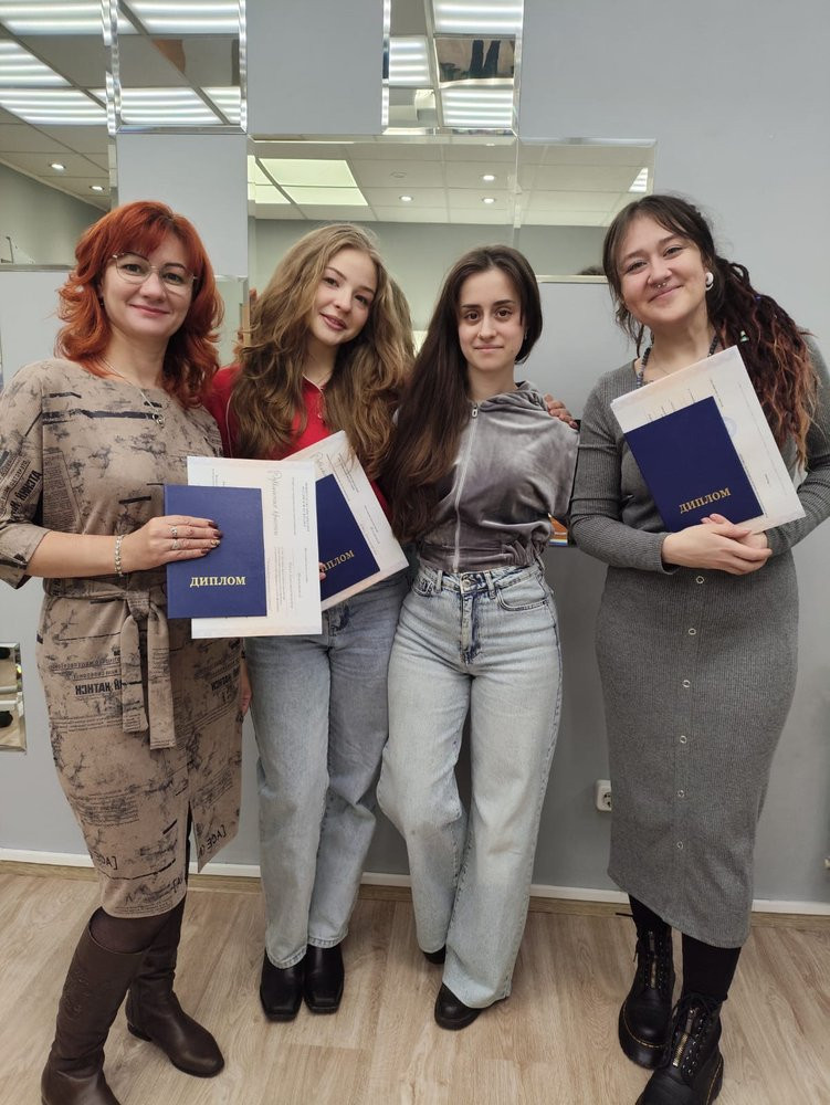 Яна с учениками Академии