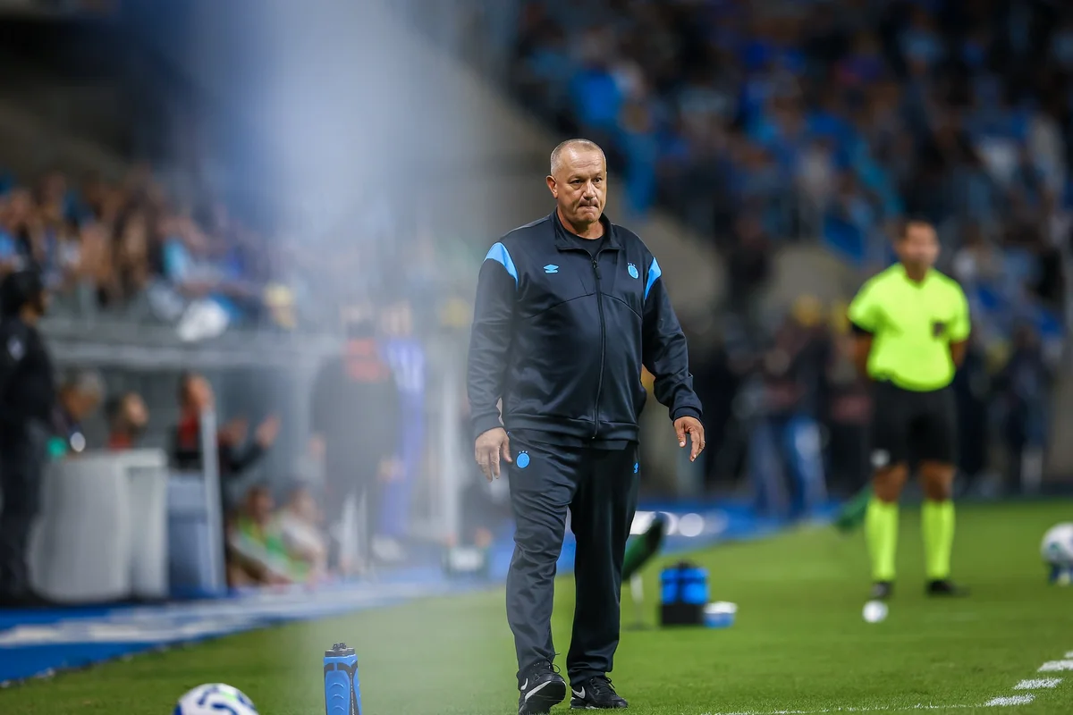 Grêmio repatria auxiliar para comissão após saída de clube rival