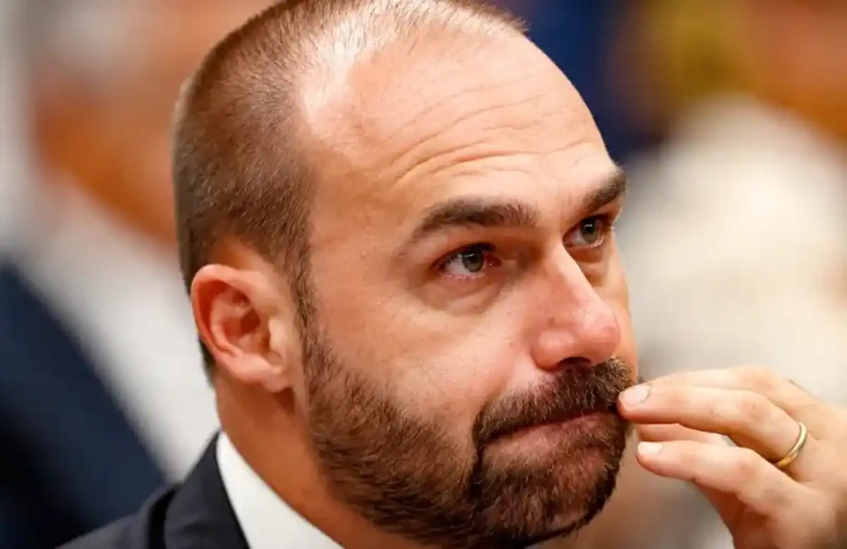 STF ESMAGA EDUARDO BOLSONARO! Maioria de 7 a 3 condena "Bananinha" à prisão por mentiras contra Tabata Amaral