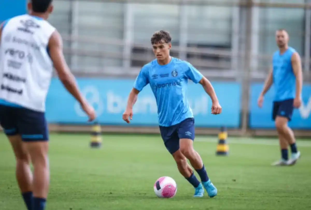 Renato ganha opção: Tiaguinho muda físico e volta ao radar do Grêmio