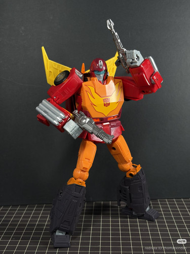 Takara Tomy Transformers MPG 20 Hot Rod Style Gen 06.jpg