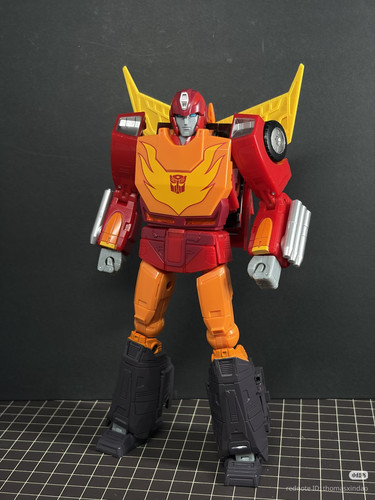 Takara Tomy Transformers MPG 20 Hot Rod Style Gen 04.jpg