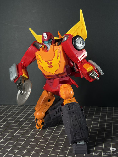 Takara Tomy Transformers MPG 20 Hot Rod Style Gen 05.jpg