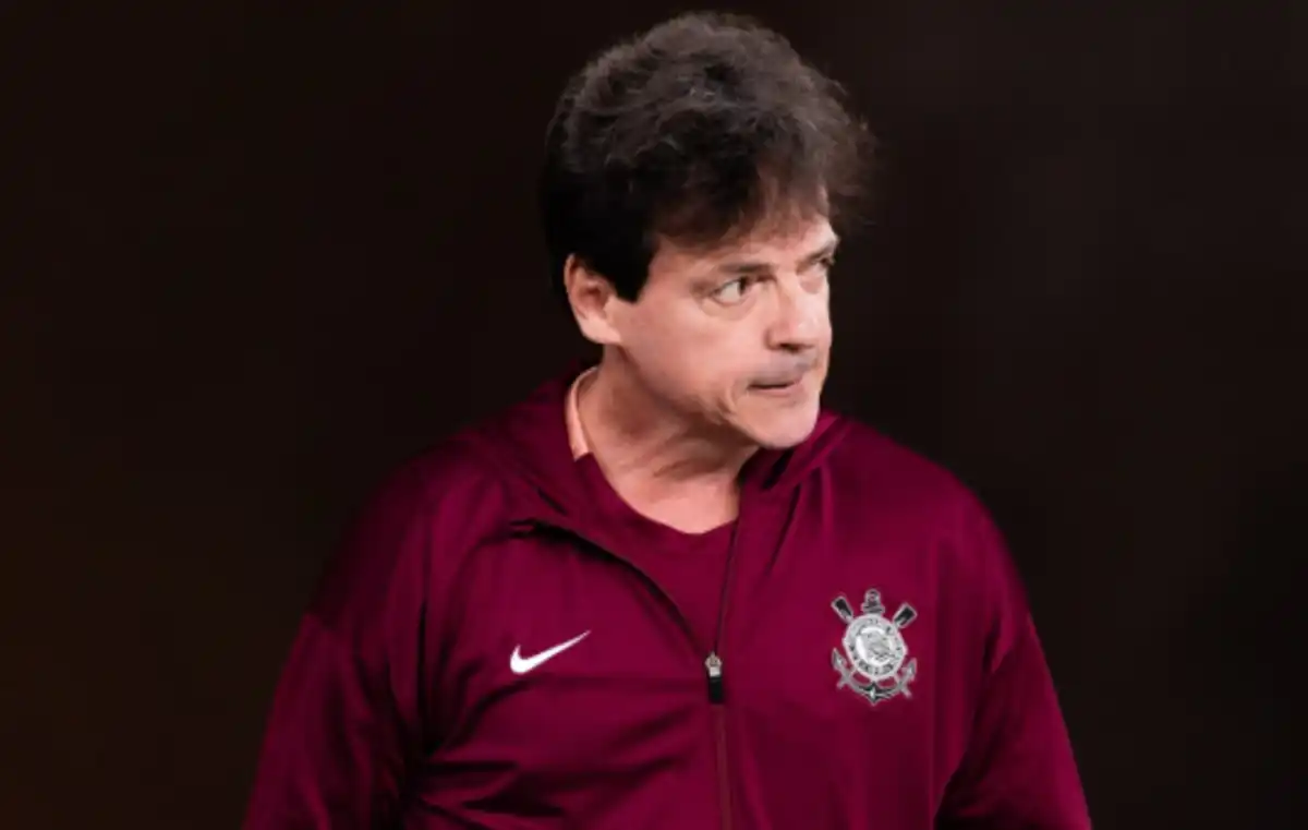 Diniz ameaçado? Corinthians discute Luís Castro e recebe dois nomes