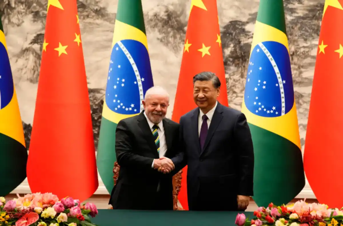 China e Brasil consolidam aliança diplomática histórica focada no desenvolvimento e no Sul Global