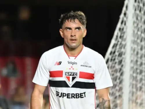 Fora dos planos, Enzo Díaz deixa CT do São Paulo e segue na Argentina