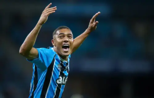 Z-4 trava o futuro! Grêmio congela renovações de quatro jogadores