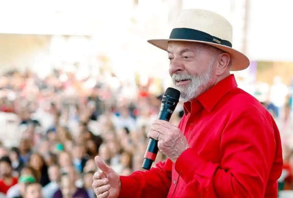 Lula supera Flávio Bolsonaro em Minas e deixa oposição em pânico