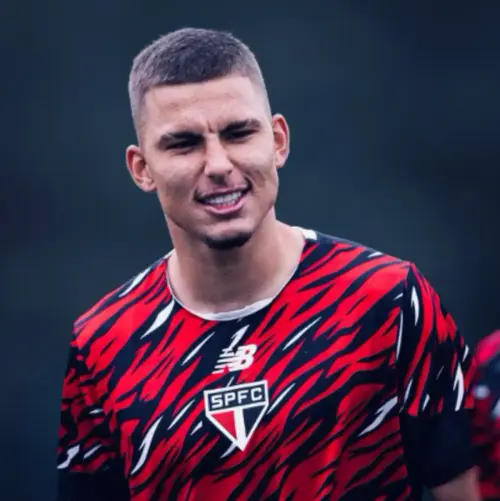 Só 15 anos! Joia do São Paulo empilha gols no sub-17