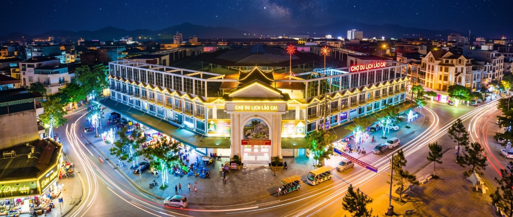 CHỢ DU LỊCH LÀO CAI 4 MẶT TIỀN TRUNG TÂM