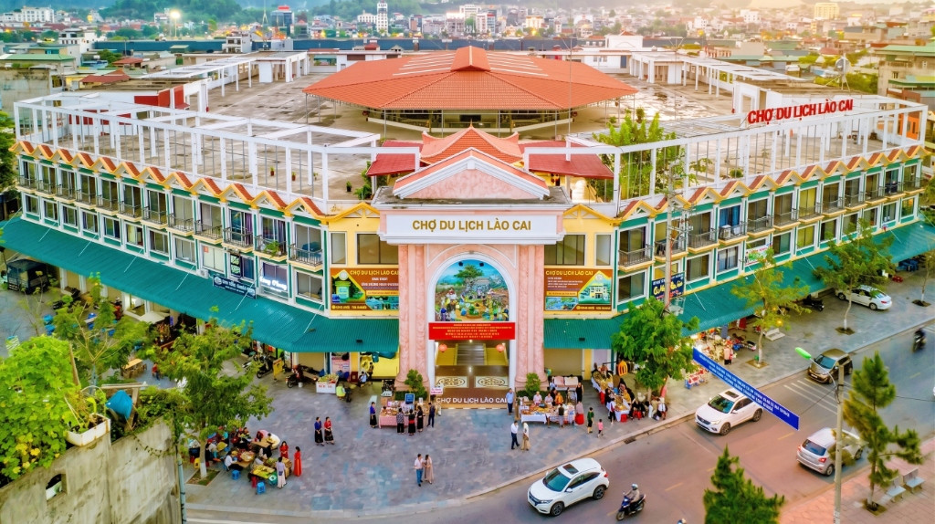 TÂM ĐIỂM KẾT NỐI 4 MẶT TIỀN TRUNG TÂM
