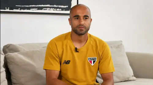 Lucas Moura reverte crise pessoal e se torna líder nos bastidores do São Paulo