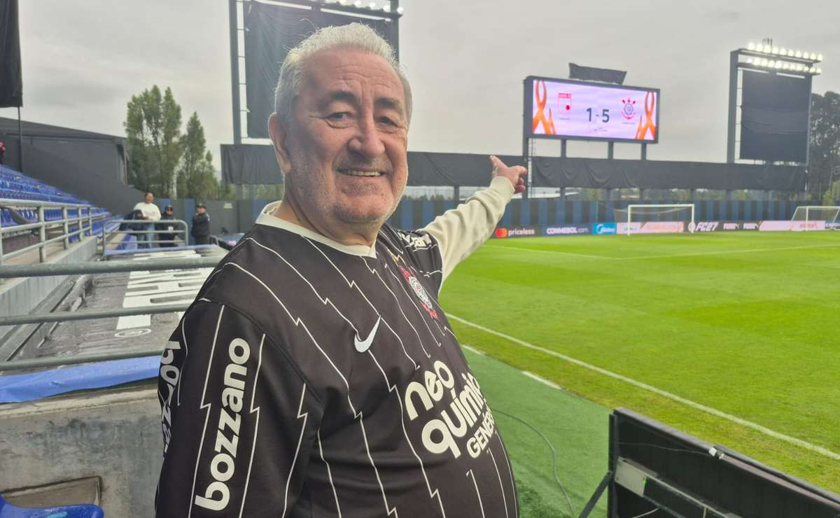 Aos 72 anos, torcedor atravessa 3 mil km para acompanhar a trajetória do Corinthians na Libertadores feminina