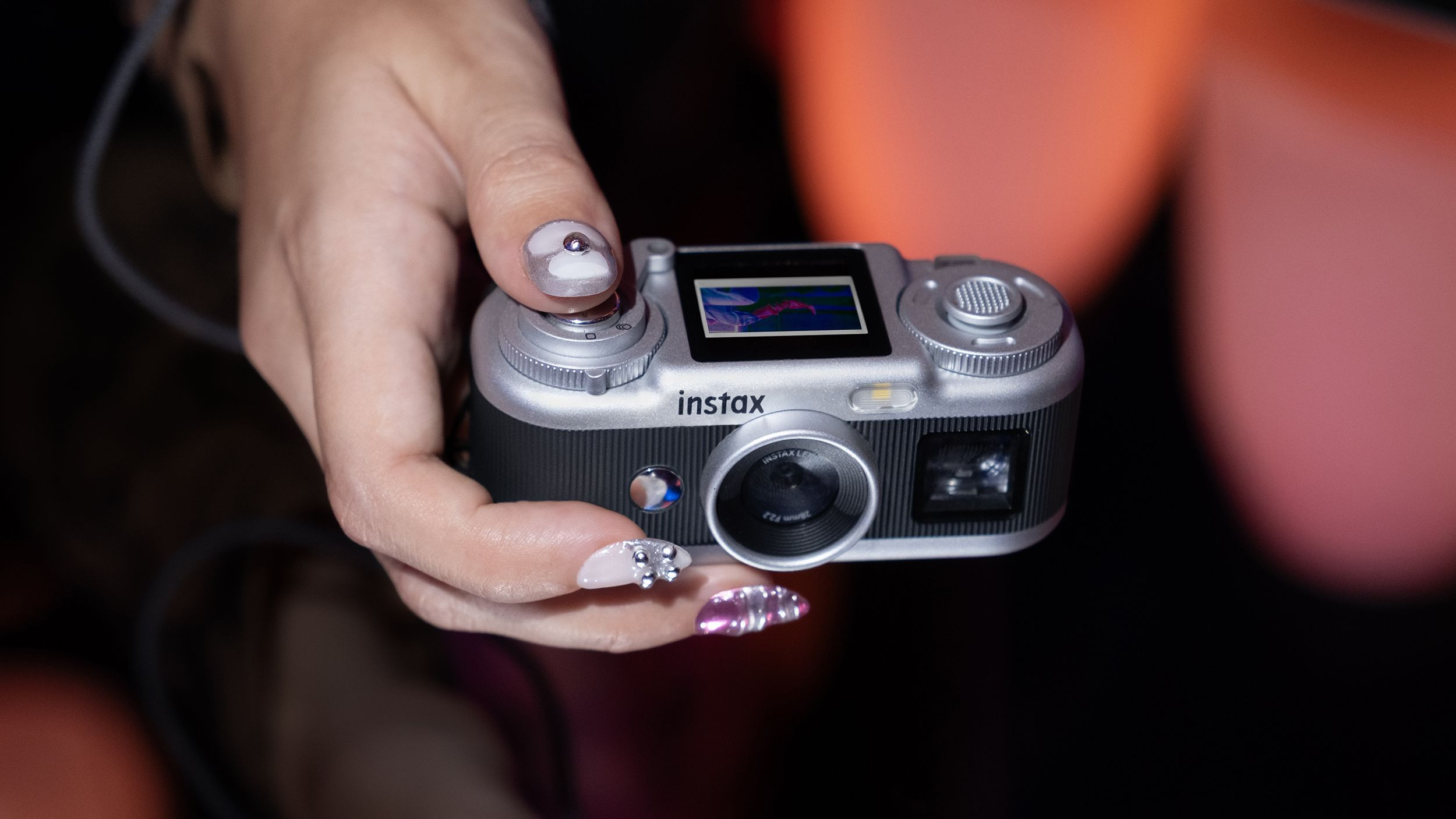 Instax Pal 2: So Sánh Với Kodak Charmera và Điểm Yếu Cần Lưu Ý