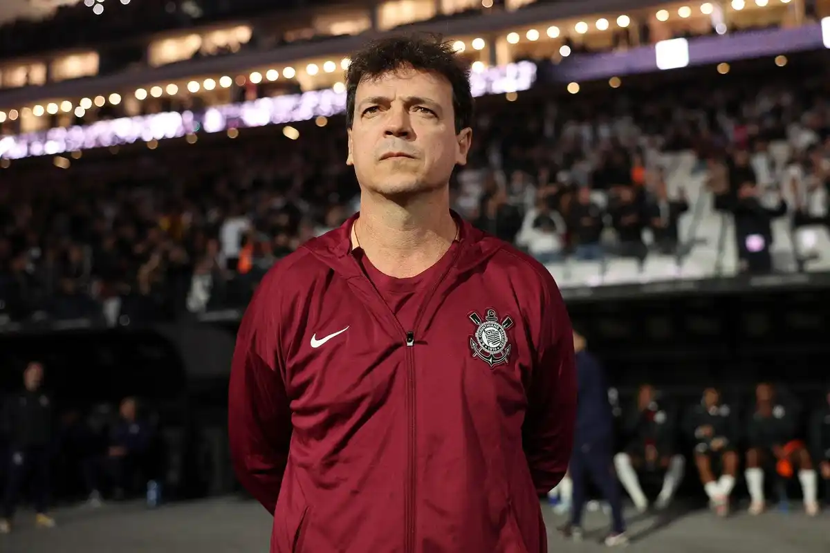 Corinthians enfrenta o Fluminense em busca de sair de crise e sofre com diversos desfalques