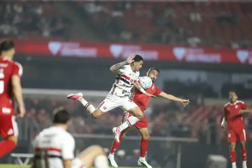 Cometarista fala sobre toque de mão polêmico em São Paulo x Internacional