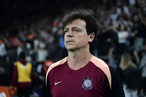 Fernando Diniz permanece no Corinthians e aposta em recuperação após protestos da torcida