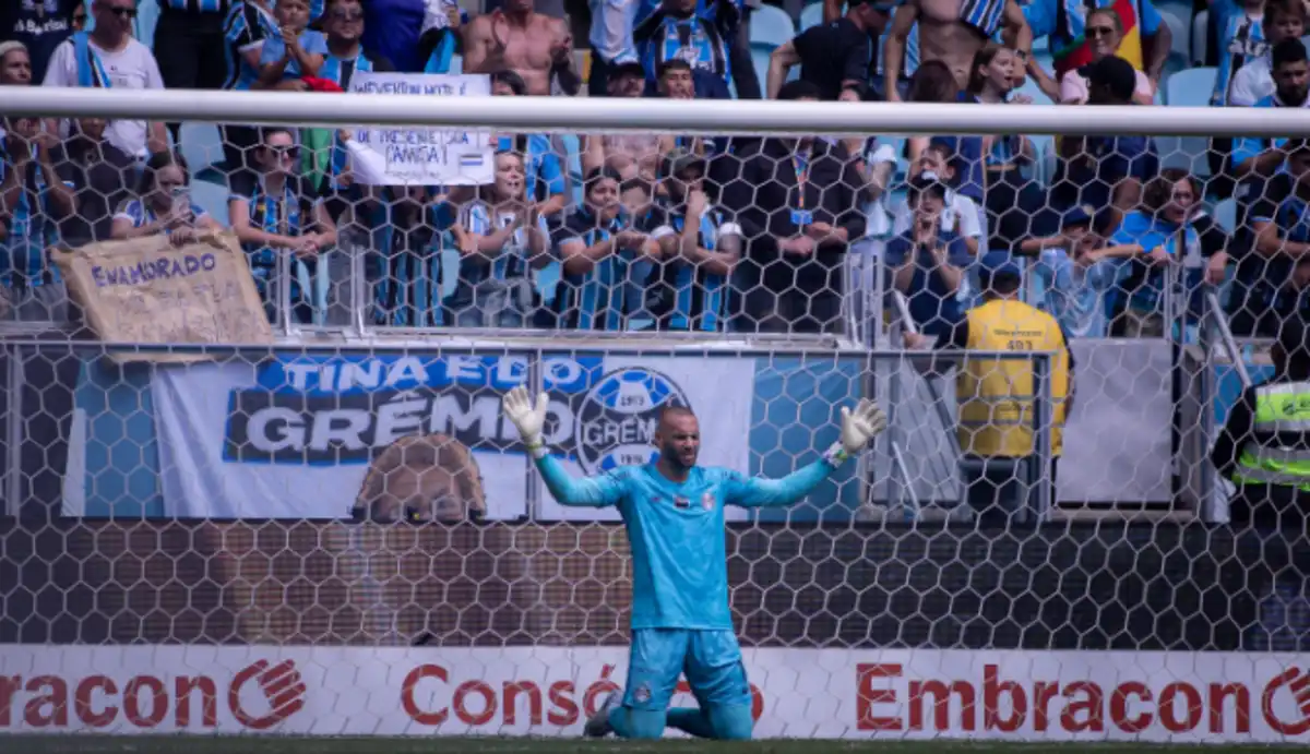Weverton brilha e garante empate do Grêmio contra o Palmeiras em dia de reavaliação tática