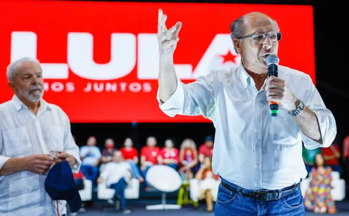 "Essa vai ser a eleição da verdade": Alckmin rebate ataques de Flávio Bolsonaro e anuncia virada de Lula na avenida Paulista