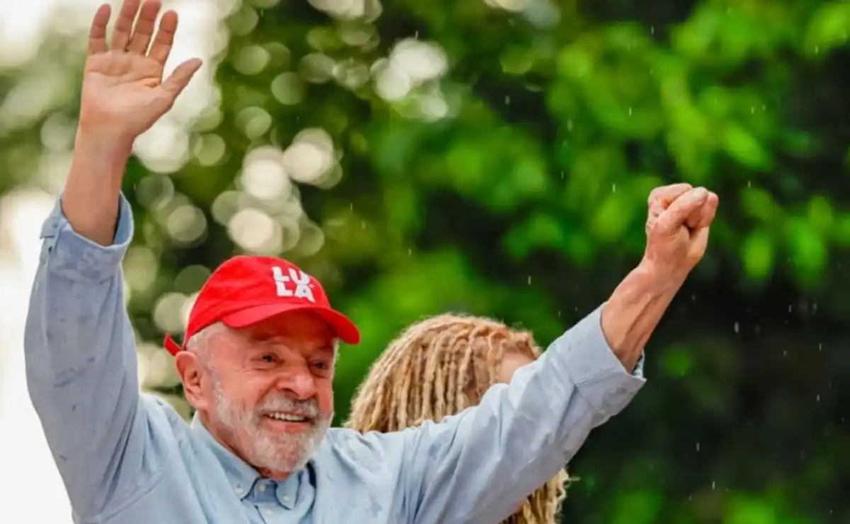 FAKE NEWS DESMASCARADA: Área técnica do TSE derruba mentiras de Flávio Bolsonaro contra o canal de Lula
