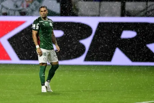 Abel Ferreira revela apoio incondicional para Paulinho e rasga elogios ao atacante