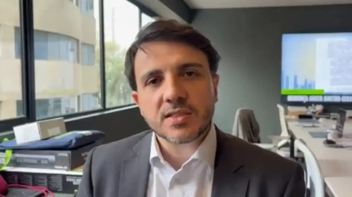 "Parece filme de terror": Renan Santos escancara aberração de Flávio Bolsonaro ao cogitar Pablo Marçal para ministério