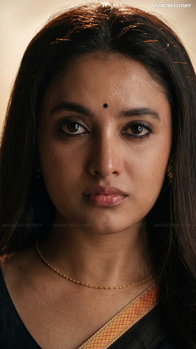 priyanka 67854234602.jpg