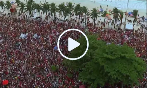 O POVO COM LULA!  A onda vermelha toma conta da praia de Copacabana