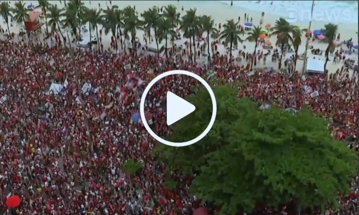 O POVO COM LULA!  A onda vermelha toma conta da praia de Copacabana