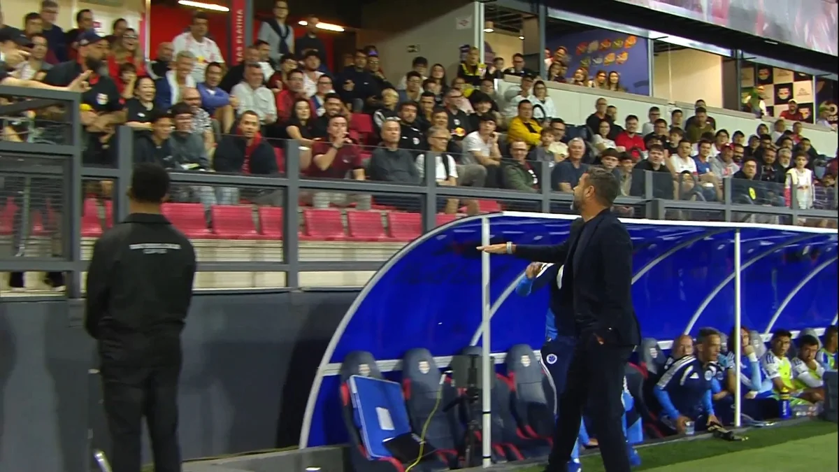 Pressão em Bragança: troca de ofensas de Artur Jorge revela tensão no Cruzeiro após derrota amarga