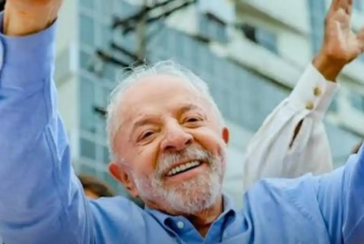 Pesquisa PoderData confirma virada de Lula e empate técnico contra Flávio Bolsonaro no segundo turno