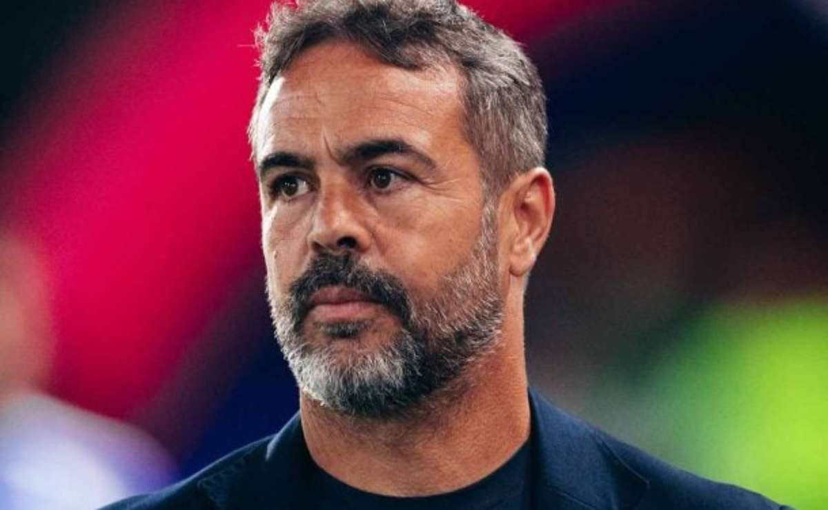 Artur Jorge aponta vulnerabilidades defensivas após derrota do Cruzeiro e promete correções urgentes