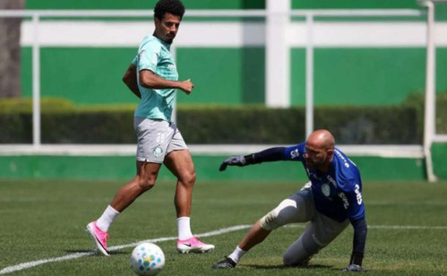 Lucas Evangelista destaca trabalho coletivo após goleada sobre o Corinthians