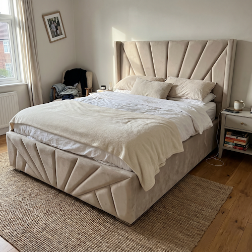 The sunrise headboard trend that’s taking over bedrooms.png