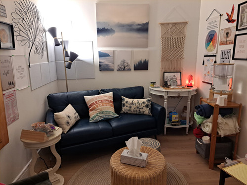 Peak Wellness Counselling+Room.jpg