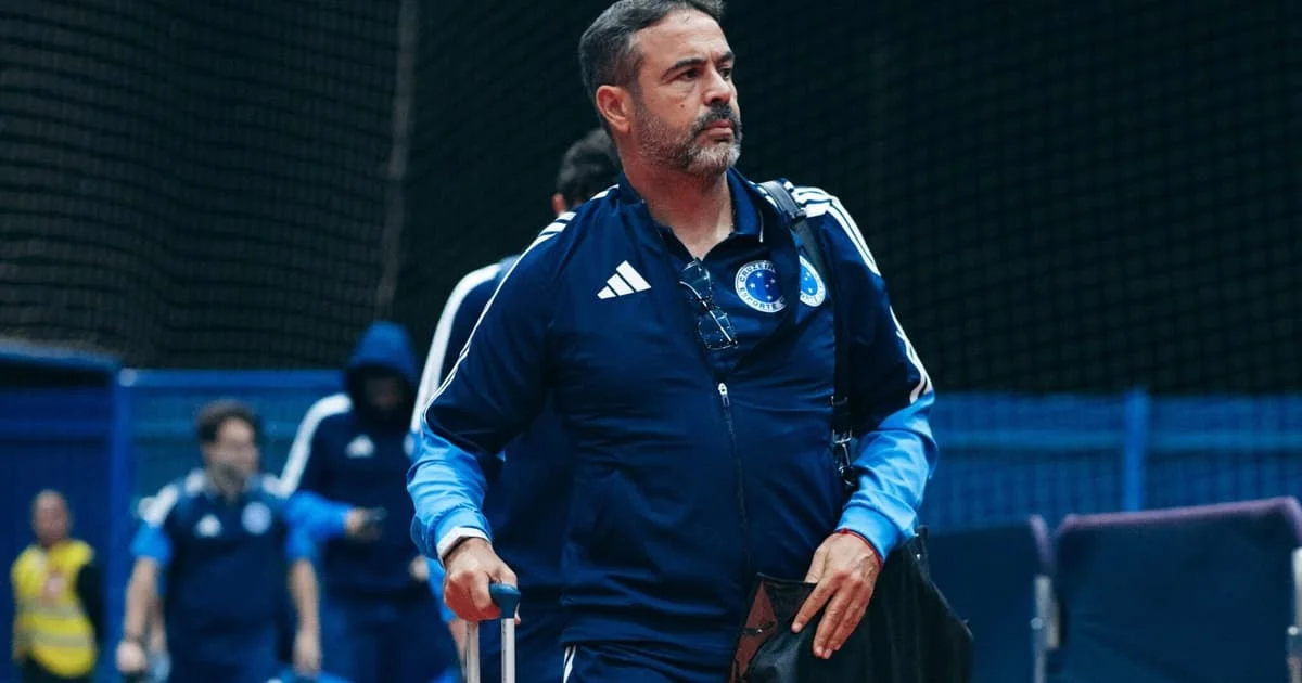 Artur Jorge aponta falhas defensivas do Cruzeiro após derrota e convoca ajustes táticos urgentes