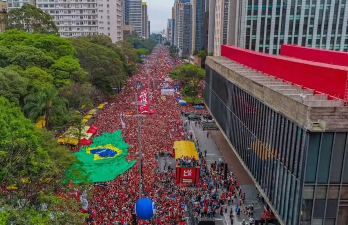Onda popular pró Lula toma capitais e assusta a cúpula da extrema direita no segundo turno