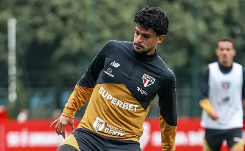 Cauly permanece afastado do elenco e não deve jogar contra o Vasco