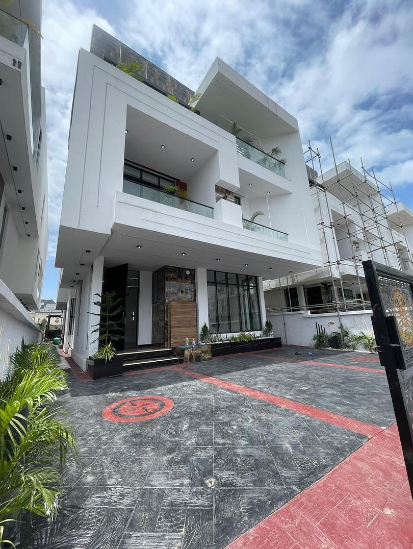 Luxury 6-Bedroom Contemporary Home - Boys' quarters and utility area view 16