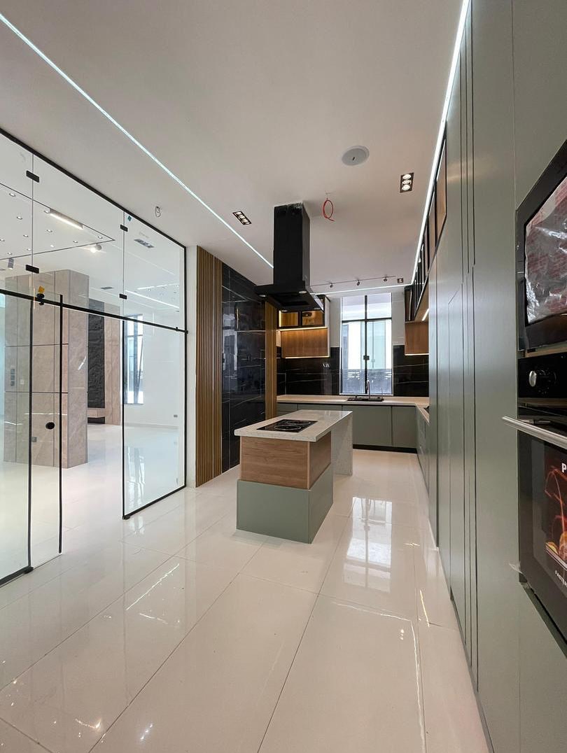 Luxury 6-Bedroom Contemporary Home - Security CCTV and gate access view 10