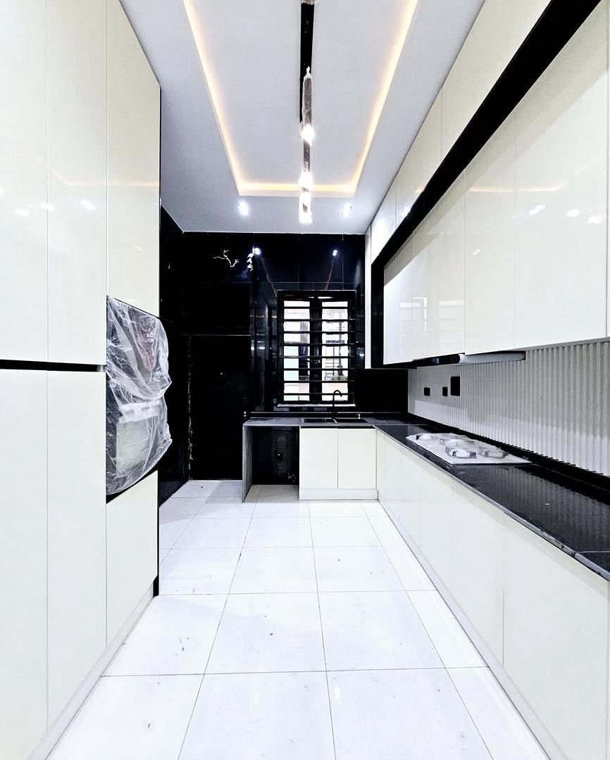 Luxury 5-Bedroom Smart Home - Exterior compound and finishes view 8