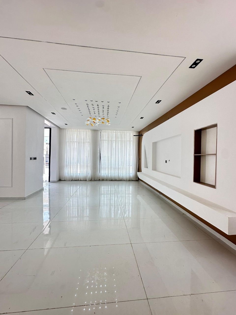 Luxury 5-Bedroom Fully Detached Residence - Premium tiling detail view 13