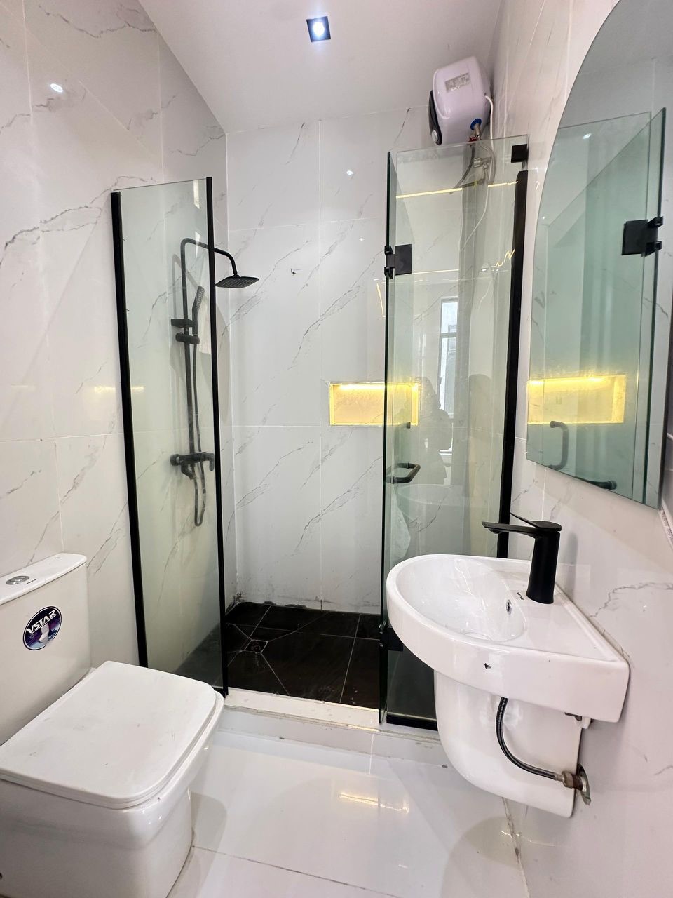 Luxury 5-Bedroom Fully Detached Residence - Bathroom finishes view 11